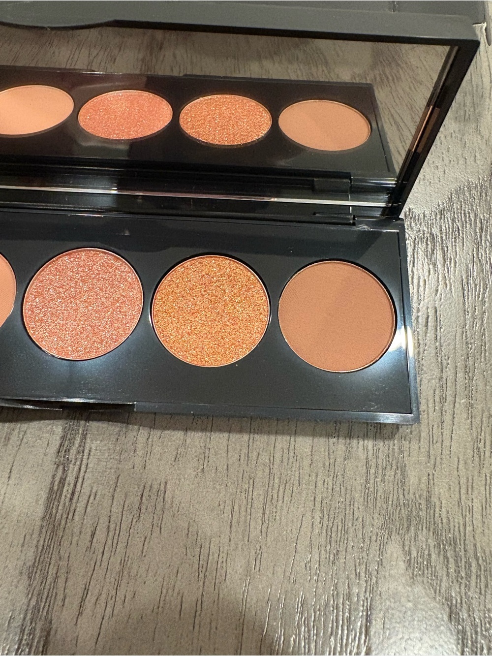 * New Bobbi Brown Peachy Nudes Eyeshadow Palette - Picture 3 of 6